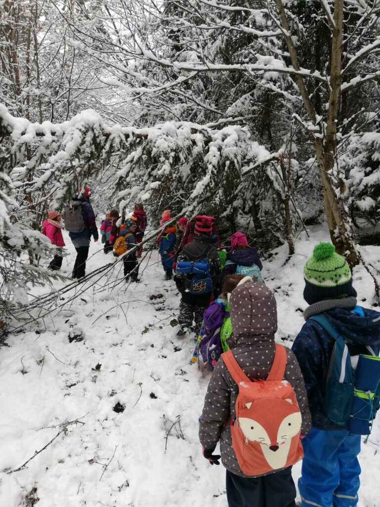 Kinder im Schnee