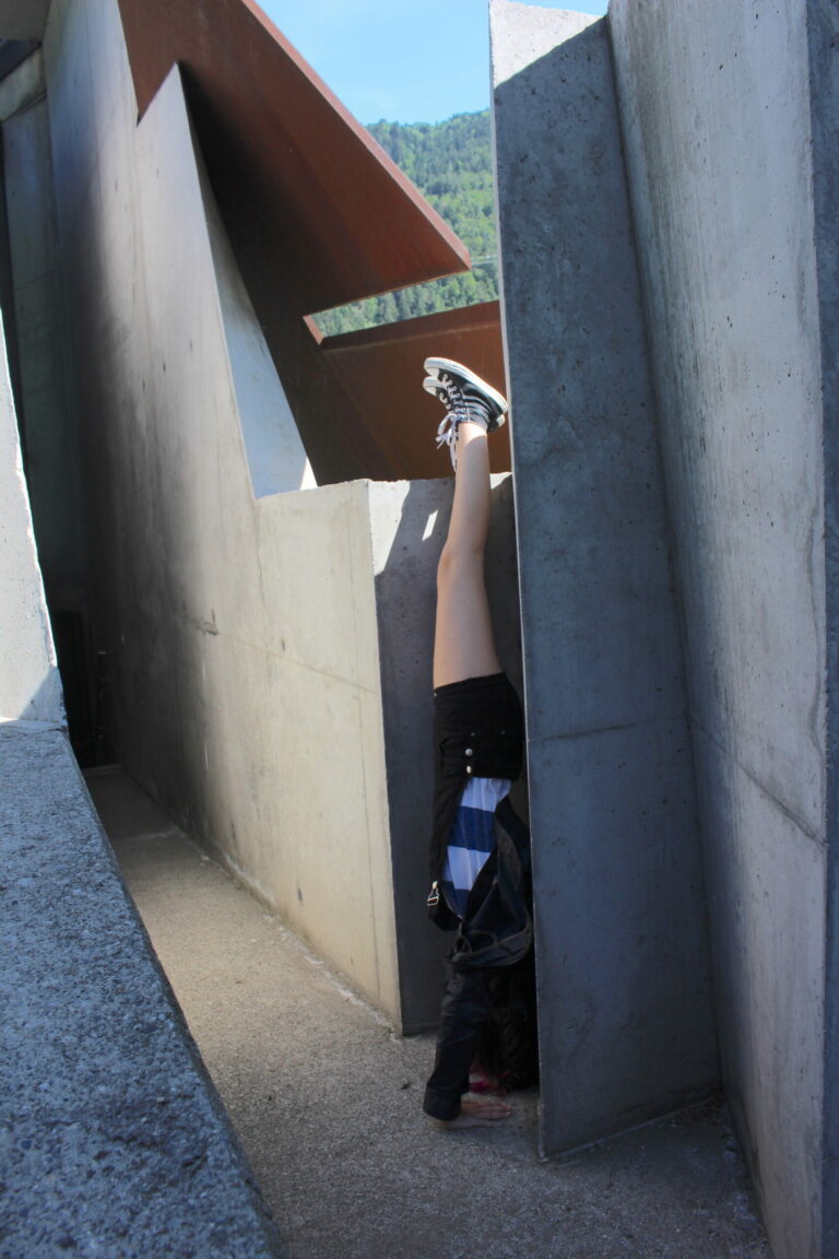 Kind Handstand